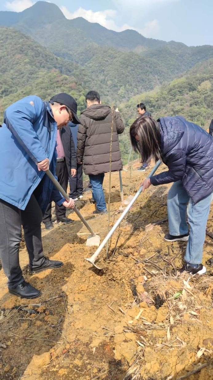 碳惠山海·杏好有你——“碳惠錦旗”醫(yī)患共植“滬明杏林”活動
